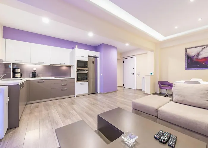 An Impressive 2 Bdr Apt In Glyfada