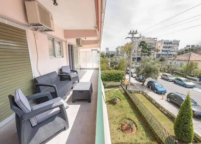 An Impressive 2 Bdr Apt In Glyfada