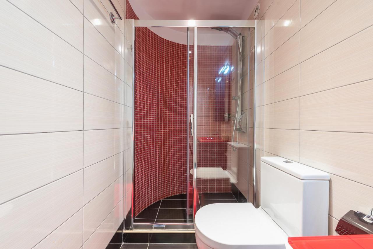 An Impressive 2 Bdr In Glyfada * Афины